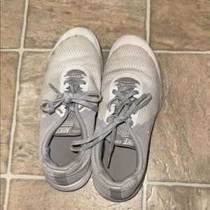 Nike Flex Experience RN6 White Grey Athletic Sneakers Women's Sz 8